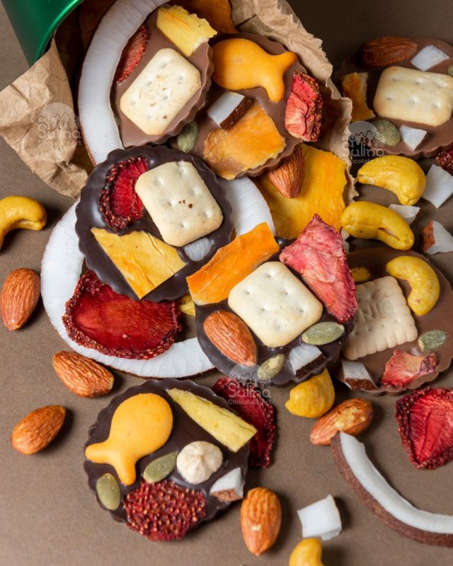 مندیان شکلاتی با مغز و میوه خشک